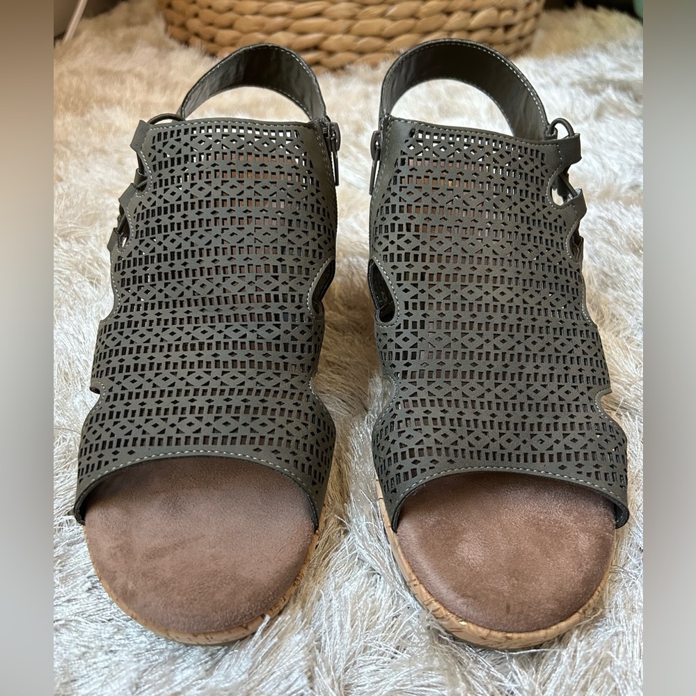 AVENUE WEDGES
